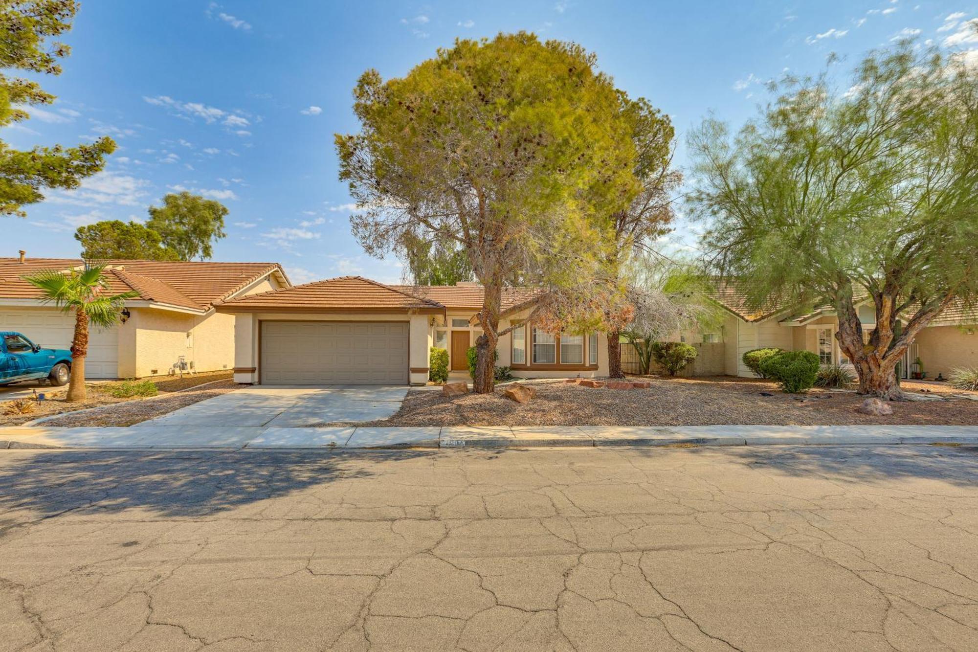 Furnished Patio, Fenced Yard In Green Valley Holiday home Las Vegas
