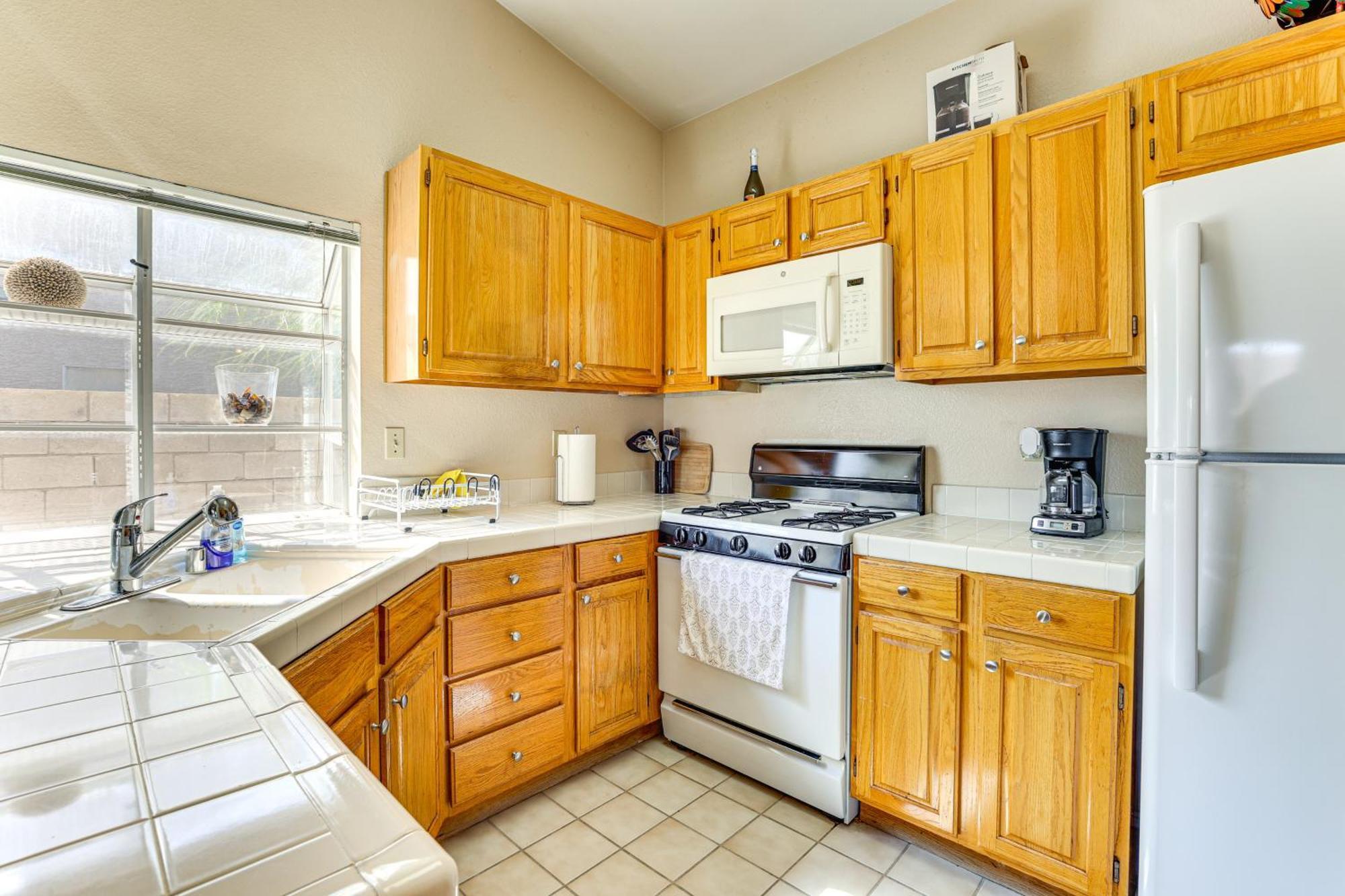 Furnished Patio, Fenced Yard In Green Valley Holiday home