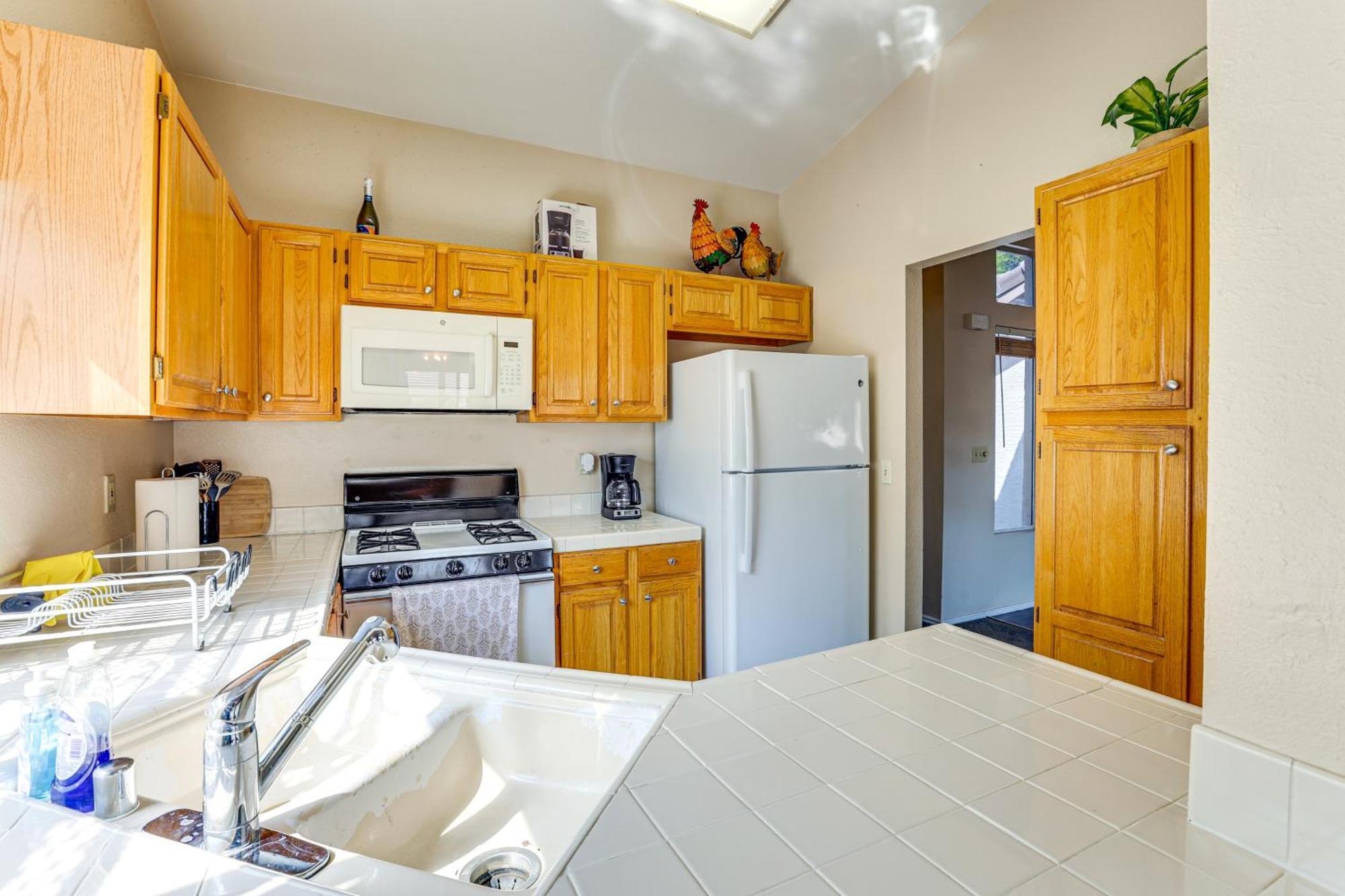 Furnished Patio, Fenced Yard In Green Valley *