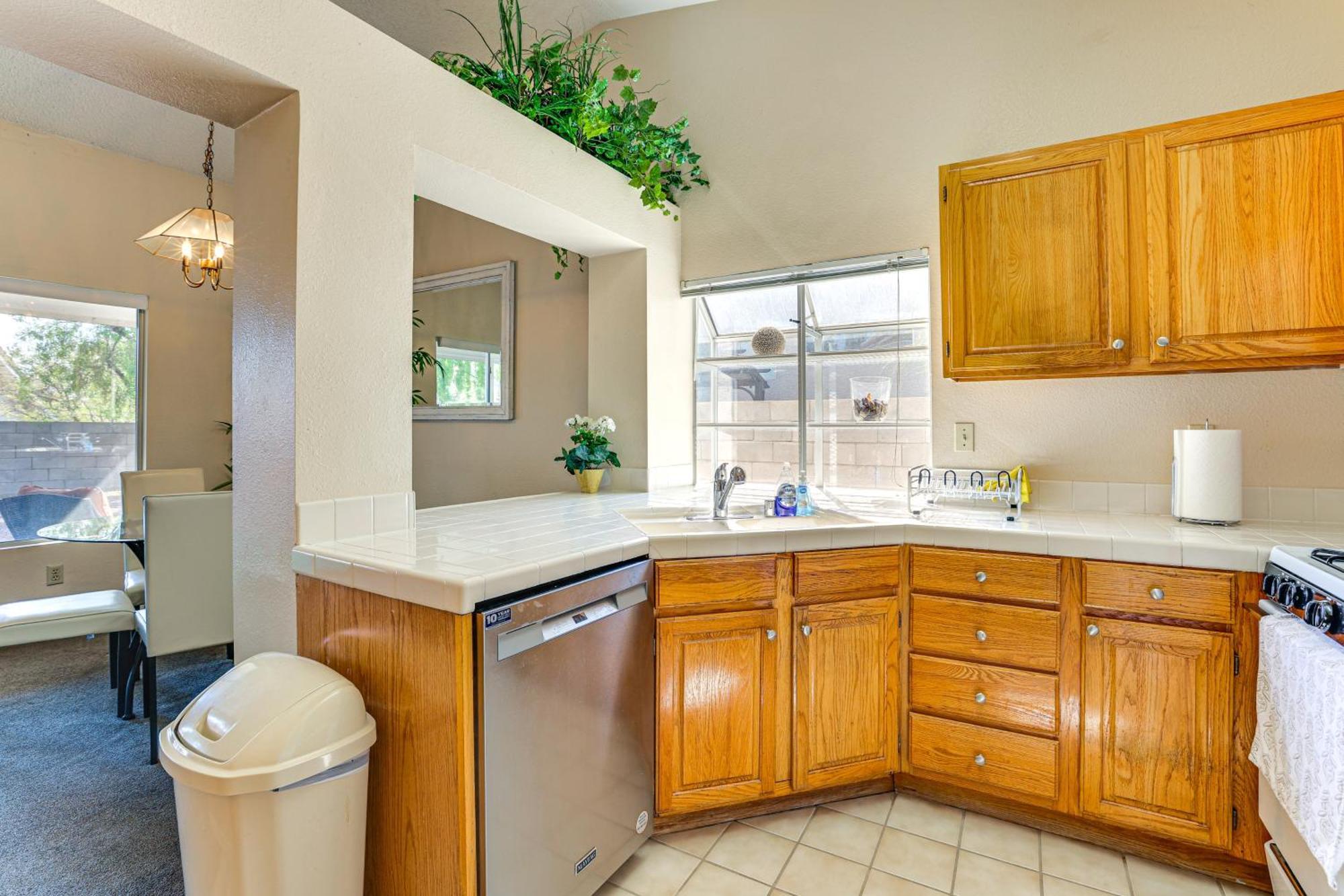 Furnished Patio, Fenced Yard In Green Valley Holiday home Las Vegas